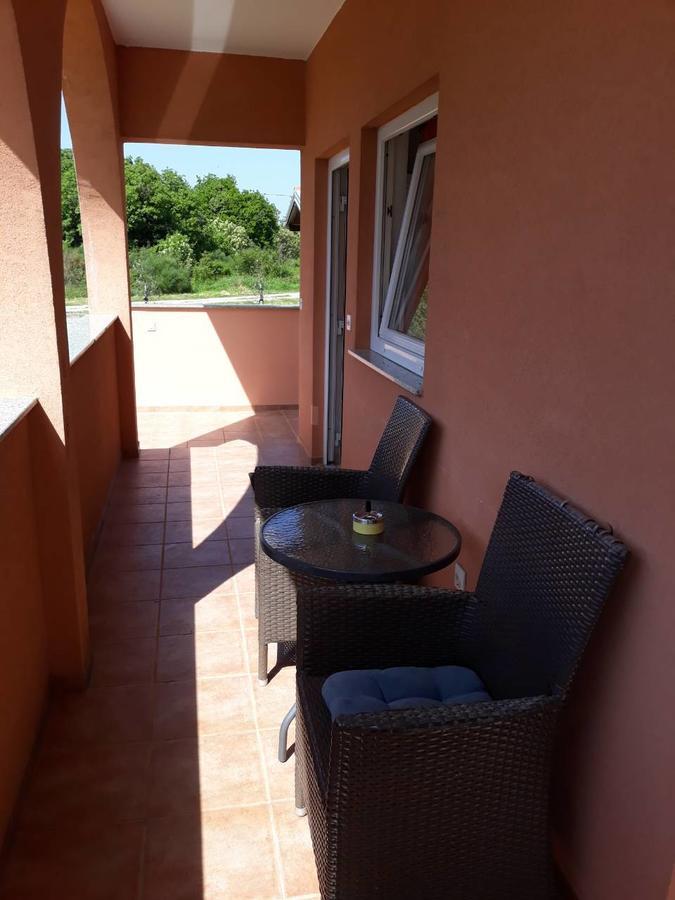Apartments Ella Ližnjan Εξωτερικό φωτογραφία