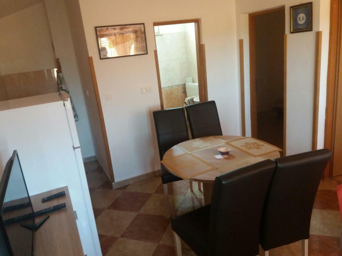 Apartments Ella Ližnjan Εξωτερικό φωτογραφία